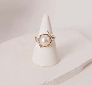 Rings: Timeless Elegance: 10mmCream Mabe Pearl Ring