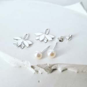 White Pearl Stud with Layered Leaf Piece