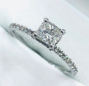 Products: Princess Solitaire 0.85 Carat TW SI1 Clarity Diamond Engagement Ring in 18K Gold