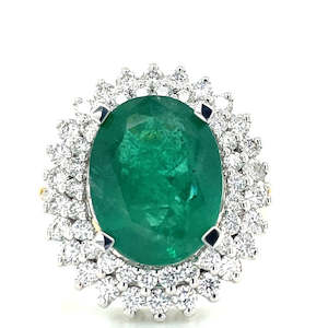 Jewellery Emerald: 18k B/Tne 6.65ct Oval Emerald & 1.24ct Diamonds Cluster Ring