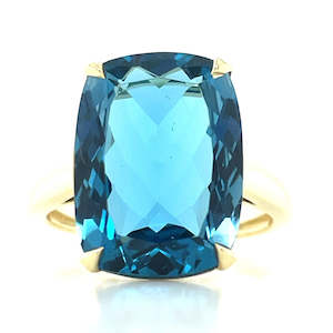 Rings Solitaire: 9k Yellow Gold 9.39ct London Blue Topaz Ring