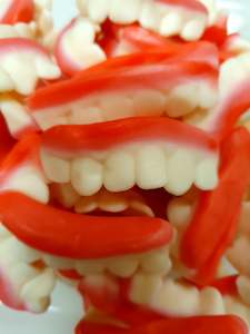 dracula: Gummy Teeth