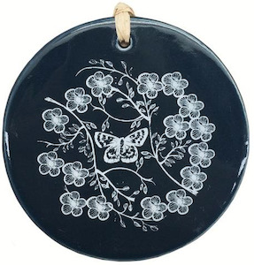 Gift Collection: white manuka on blue