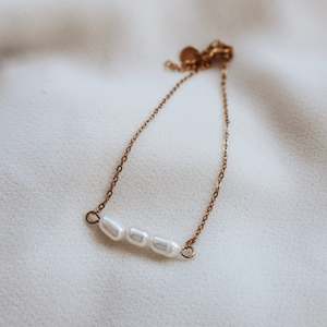 Jewellery 1: Bracelet - Pearl - Katy B