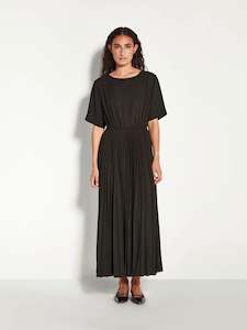Paris Pleat Dress (Matte Pleat) Black