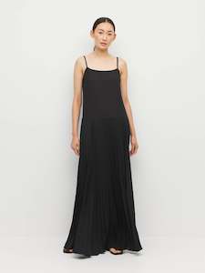 600: Betty Pleat Dress (Matte Pleat) Black