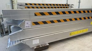 Aluminum loading ramps 2T load capacity 3.2m longX 450mm wide X 142mm Height - o&hellip;