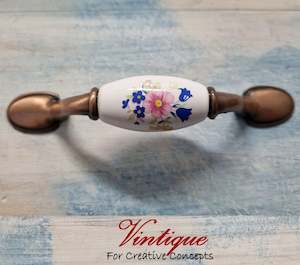 White Ceramic/ Bronze With yellow Bouquet of Flowers 124mm length