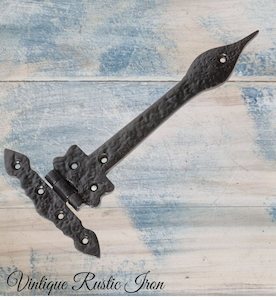 Cast Iron Hinges: Cast Iron Rustic door or gate Spearhead hinge 235 x 120mm