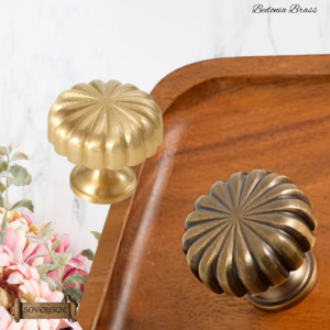 "Bedonia" Sovereign Ribbed Mushroom Brass cabinet / Drawer Knob 30mm dia