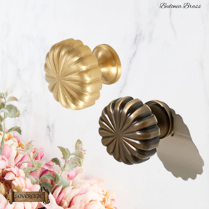 "Bedonia" Sovereign Ribbed Mushroom Brass cabinet / Drawer Knob 24mm dia