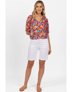 Products: Slim Leg Above Knee Short - Shorts : Just Looking - Vassalli S25 S25SALE