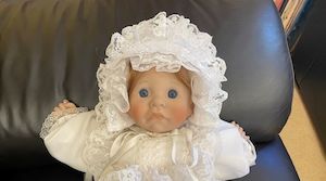 Vintage: Lee Middleton First Moments Christening Doll