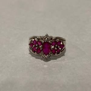 Vintage Jewellery: Sterling Silver Ring Pink Gemstones