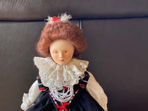 Dolls: Franklin Mint Queen Elizabeth I Porcelain Doll