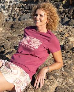 Tees Sweathsirts: Hap-Pipi as a Clam Women's Tee shirt