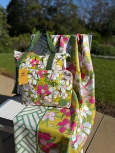 Accessories: Mānuka Splashproof Zippered Bag