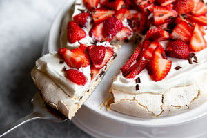 Products: Pavlova Serving Trowel Kapiti Party Hire
