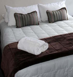 Room: Queen Room per night