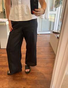 Farah Elastic Back Pants in Black Linen