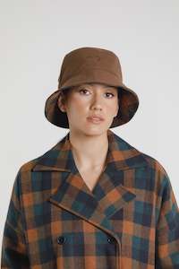 Outlet: Thing Thing Reversible Bucket Hat Chocolate Plaid/Chocolate