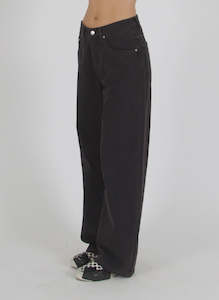 Federation: Federation Chill Jean Washed Black