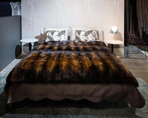 Throw: Karu Bedspread (King)