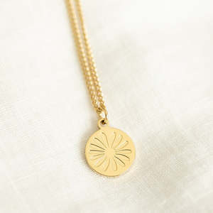 Necklaces: Circle Daisy Necklace
