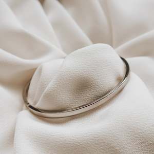 Bracelets: Oval Bangle