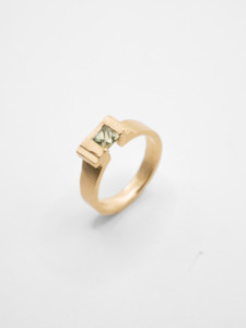 Offcut #21 ~ 9ct gold, Sapphire (4mm)