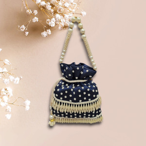 Products: Charming Small Pearl & Hanging Flower Bag – Kaysons