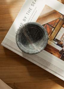 Books: Home By The Sea / The Surf Shacks And Hinterland Hideaways Of Byron Bay