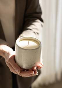 Hand-Poured Natural Wax Scented Candle 350 gr / Oud / Speckled White