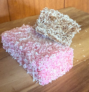 Dairy Free Lamingtons - 5 Piece Pack - 1.6g Carbs Keto Kink