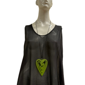 Accessories: Z39 GREEN HEART NECKLACE