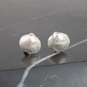 Artist Ilse Marie Erl: Shell studs - silver