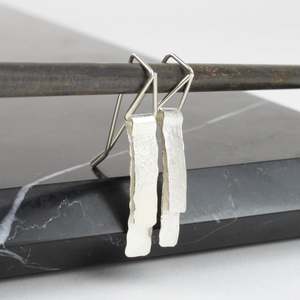 Artist Ilse Marie Erl: Folded earrings - silver