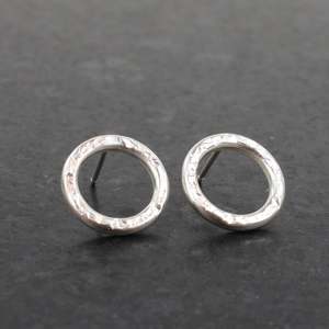 Carley Anderson: Textured circle studs