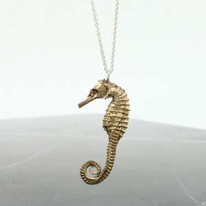 Seahorse Manaia pendant - gold