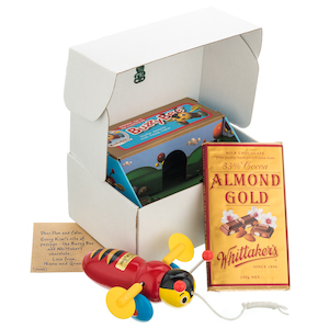 Products: Buzzy Bee Wooden Pull Along - Kiwiana Hampers AROHA FROM AOTEAROA