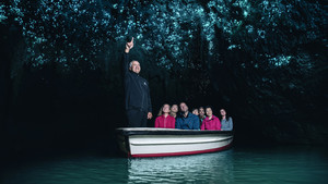 Products: Kiwi House & Waitomo Glowworm Caves – 1 Day Tour (High School Students)