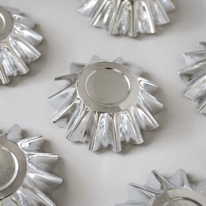 BLOOM BAKING CUPS CUPCAKE PAPERS 24 PACK Silver