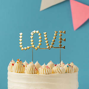 Valetines Themed Toppers: Gold metal LOVE cake topper