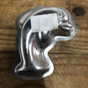 Clearance Bakeware: ON SPECIAL Dolphin mini cake pan