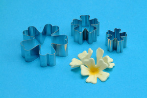 All: PME Primrose flower petal cutter set
