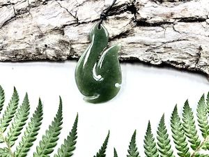 Greenstone Nephrite Jade Hei Matau Fish Hook Pendant E075 – 53×33mm with Gift Box