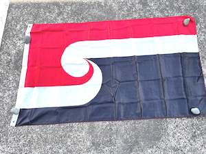 Other Souvenirs: Large Maori Flag with Reinforced Brass Grommets - 150x90cm