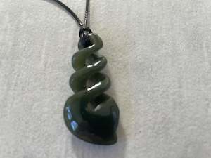 Greenstone Nephrite Jade Triple Twist Pendant – 43mm Hand-Carved Carving Studio NZ nzep35