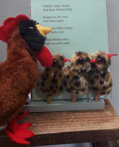 Rhyme Packs: Mother Hen & 3 Little Chicks (Hand & Finger Puppets & Rhyme Chart)