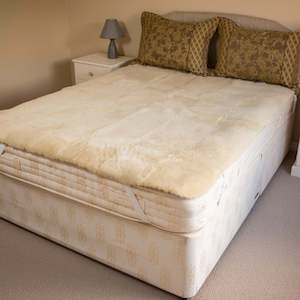 Medical Sheepskins Bedding: Genuine Sheepskin Underlay/Bed Pad